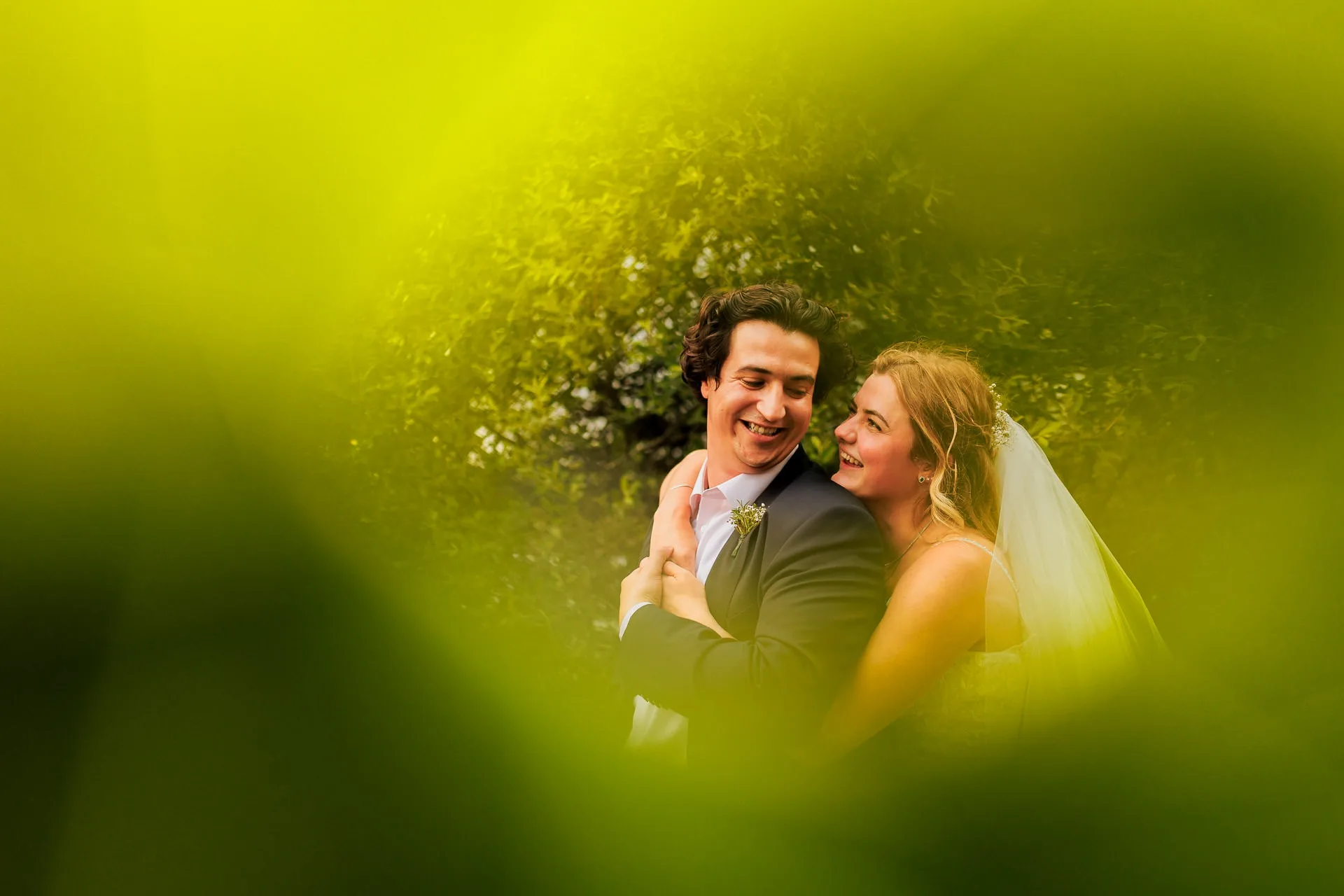 Candid wedding moment in Oxfordshire by Potters Instinct Photography