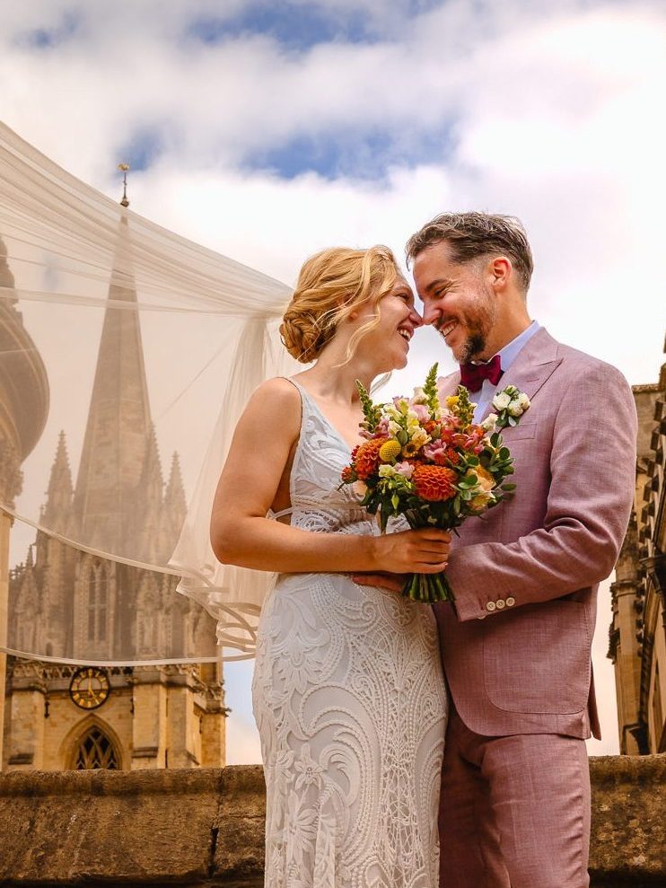 Wedding couple portraits in Oxford city centre
