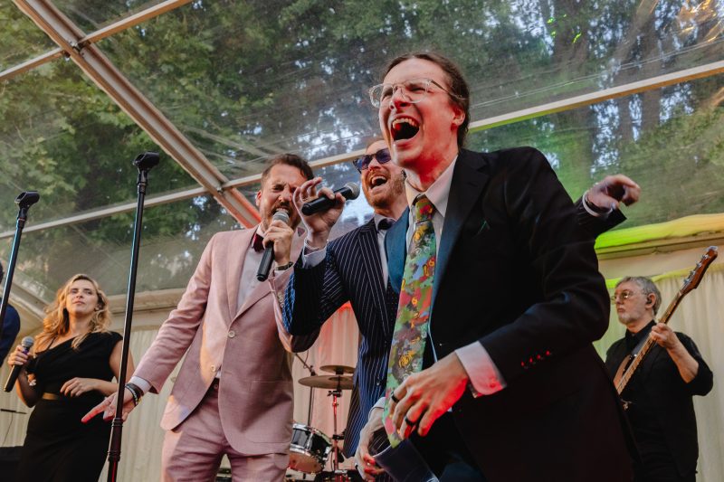 Candid wedding moment in Oxfordshire by Potters Instinct Photography